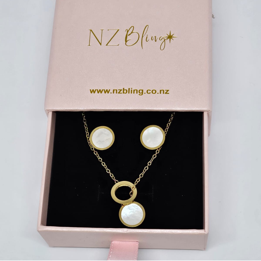 Mother Shell Circle Pendant Necklace and Earring Set