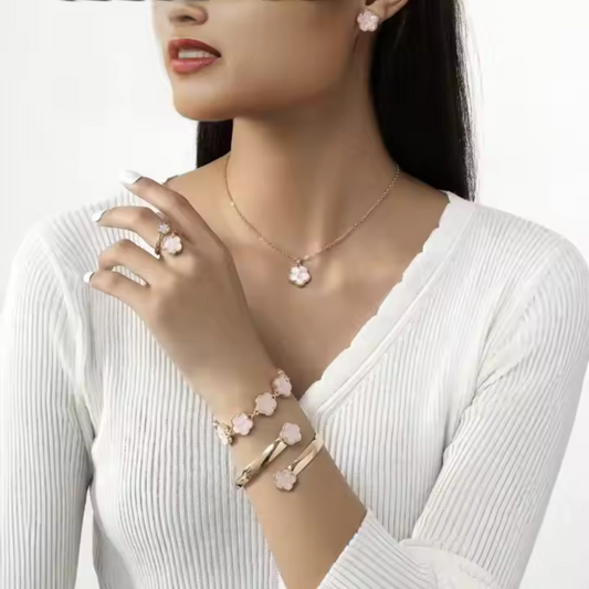 Clover Leaf Jewelry Set – Necklace, Bracelet, Earrings, and Ring